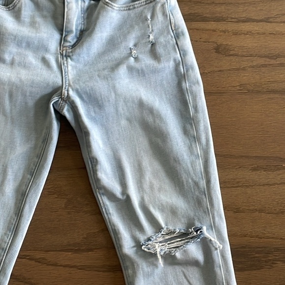 LOFT Petite Light Wash Girlfriend Distressed Denim - Size 0P - Picture 6 of 9